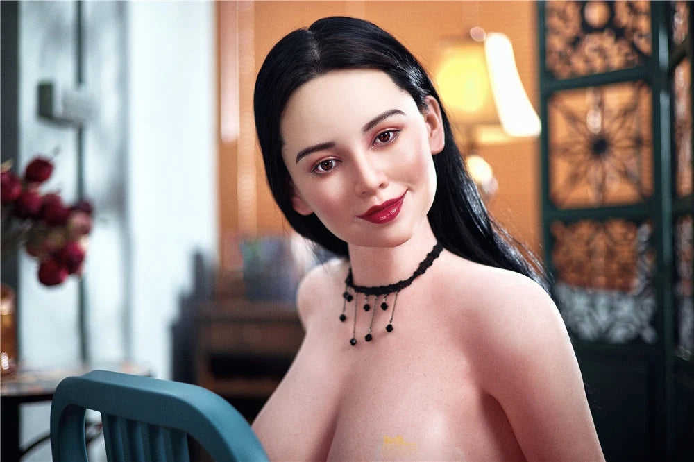 Sexpuppe Leah