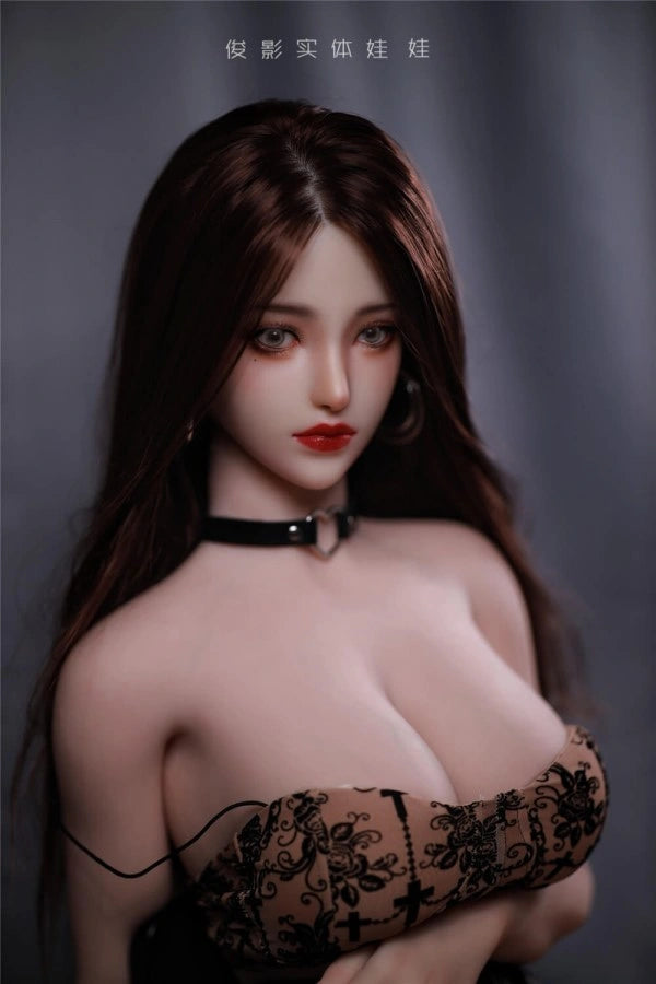 Realistische Puppe mit Halsband