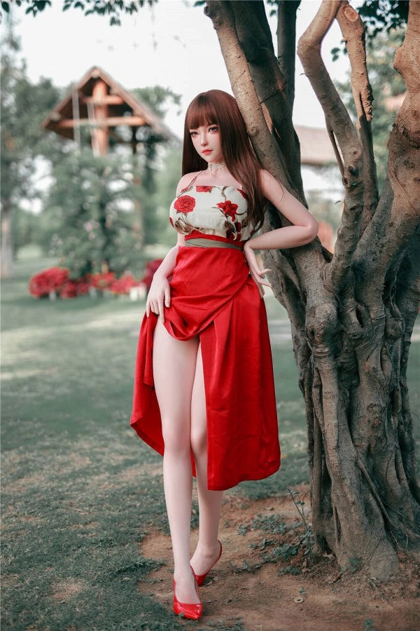 Frau in rotem Kleid, Park