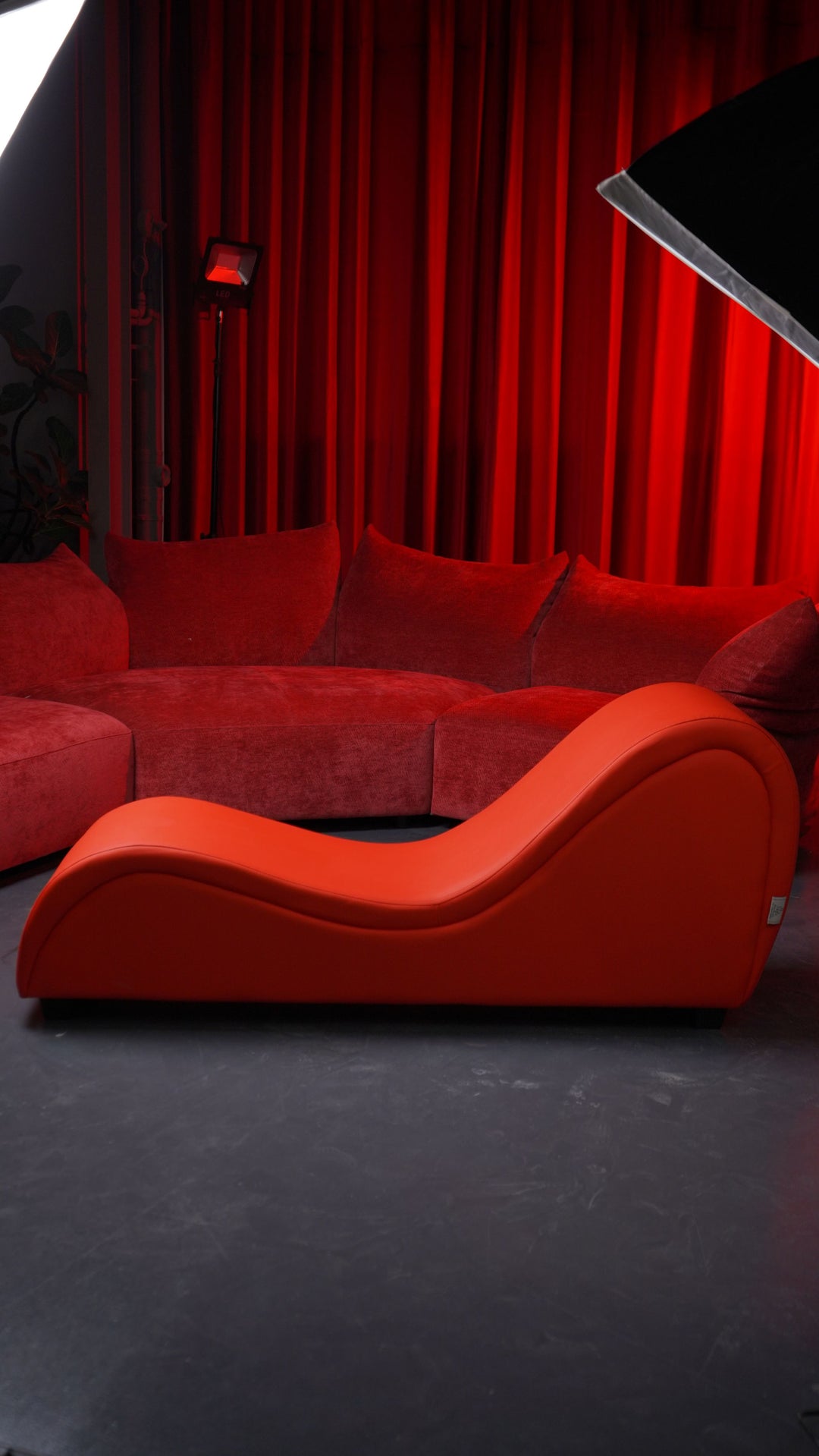 Marielove Erotischer Sex Chair Lounger–Ergonomisches Liebesmöbel für Vielseitige Positionen–Verstärkter Holzrahmen & Hochdichter Schaumstoff – 160cm