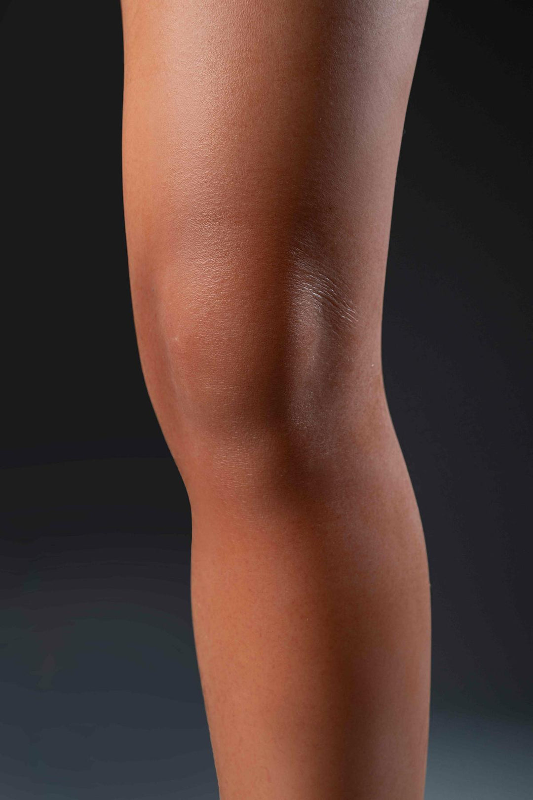 Künstliches Bein mit Hautstruktur