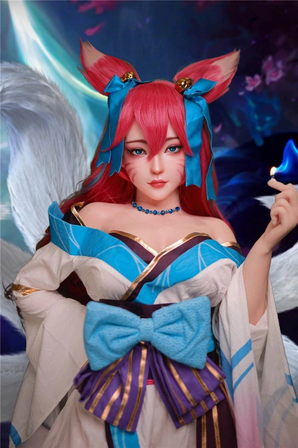 Anime-Figur mit roten Haaren und Fuchs-Ohren