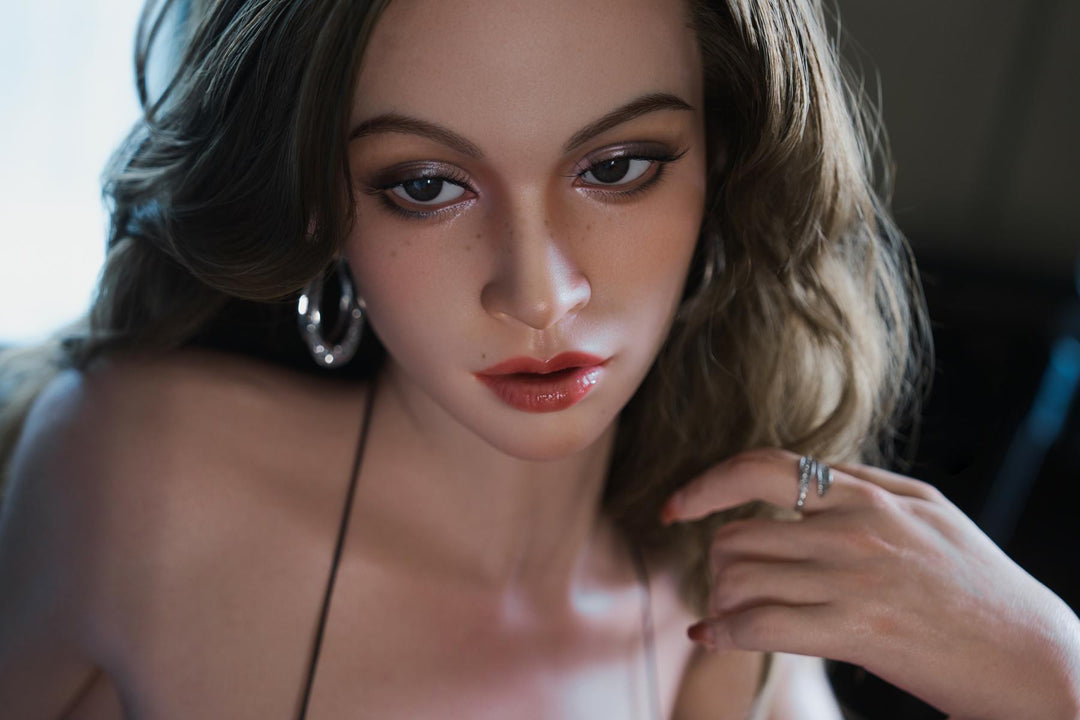 Frauengesicht einer realistischen Sexpuppe