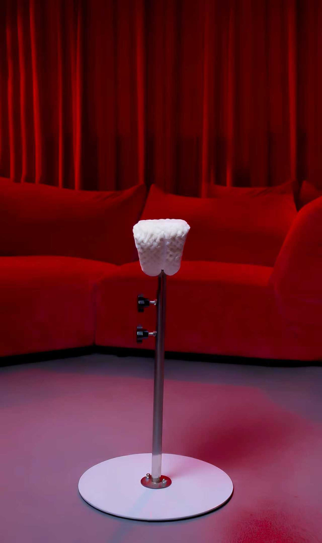 Puppenständer mit regulierbarer Höhe