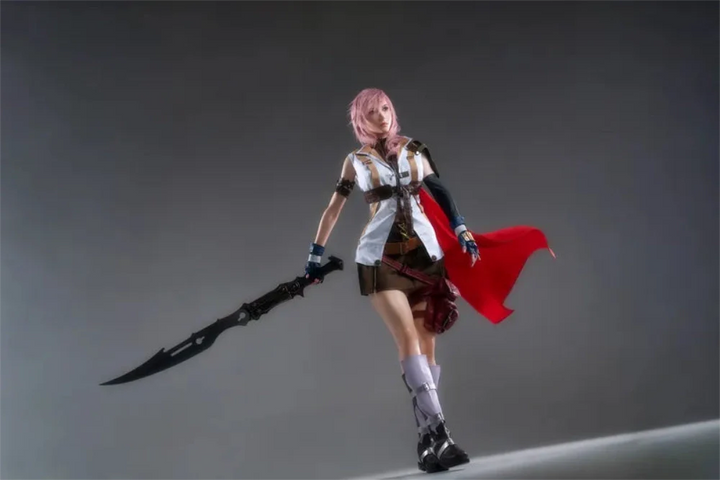 Fantasiefigur mit Schwert und Umhang