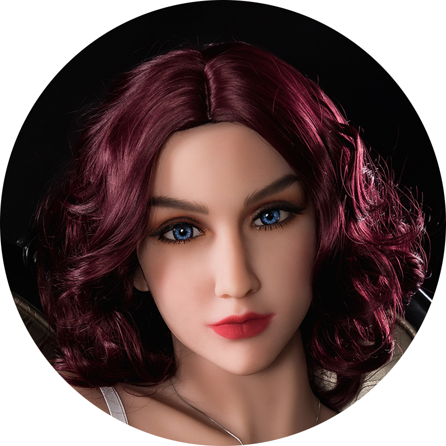 Puppenkopf mit roten Haaren, realistisch