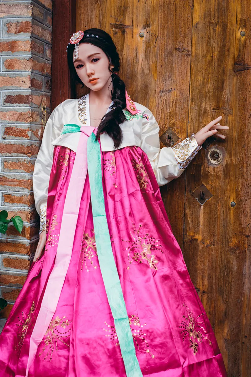 Frau in traditioneller koreanischer Tracht