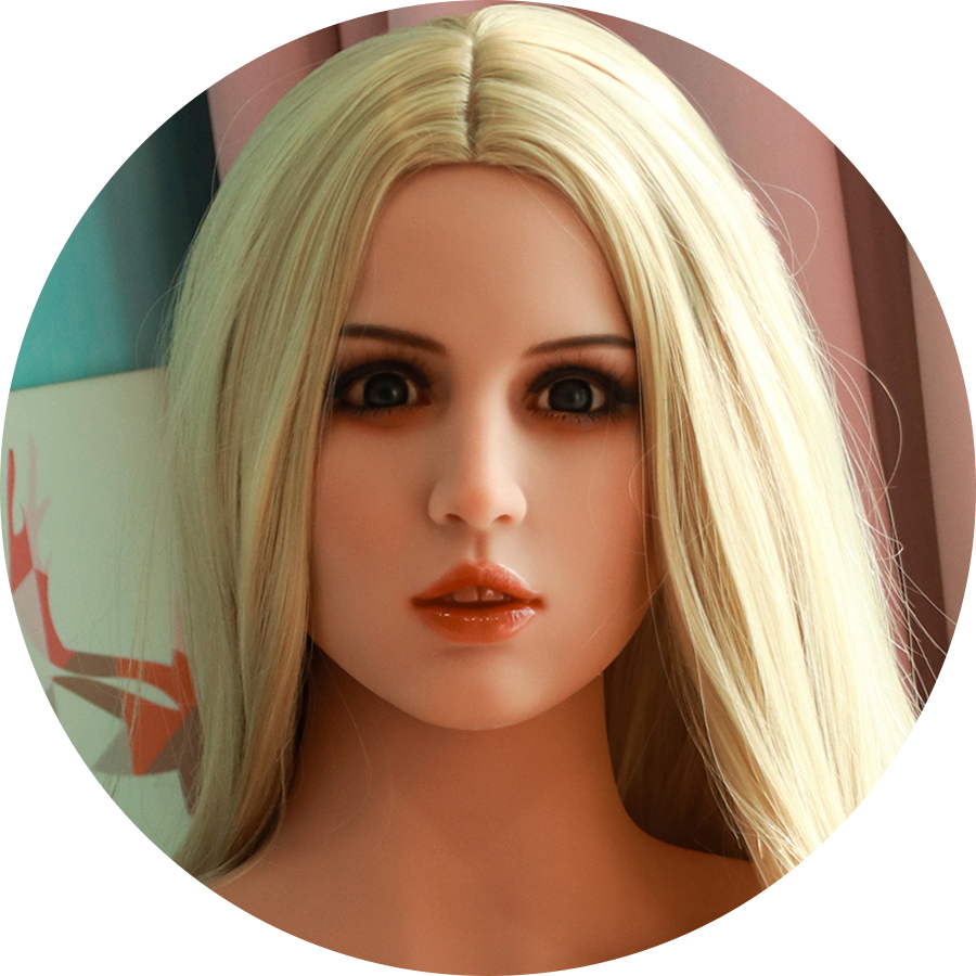 Realistische Sexpuppe mit blonden Haaren