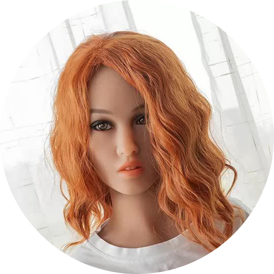 Sexpuppen-Kopf mit roten Haaren
