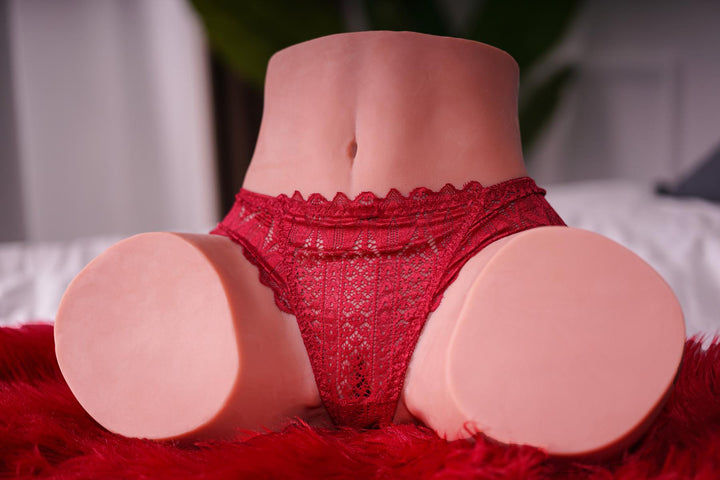 Sexpuppen-Torso mit roter Unterwäsche